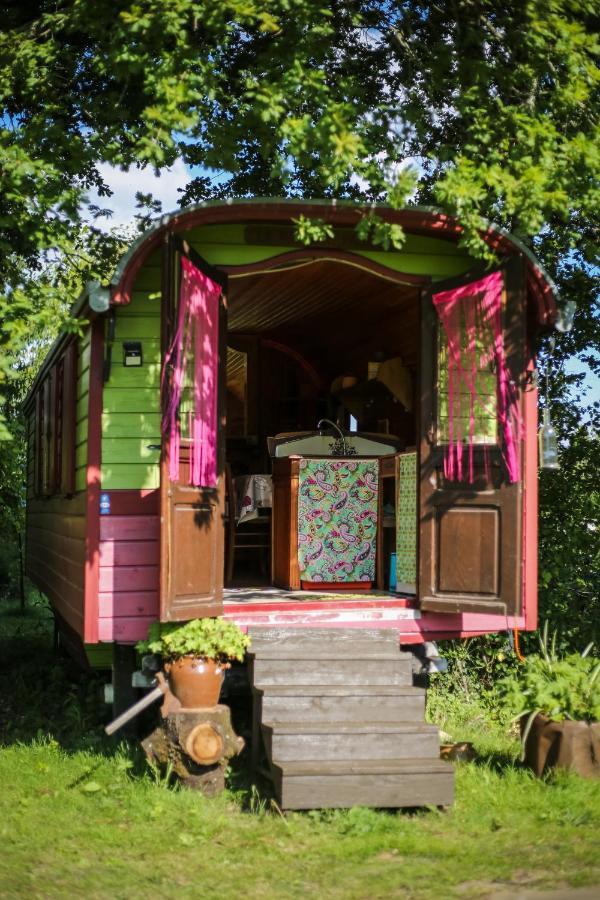 La Pangee Roulottes Hebergements Insolites Campsite *