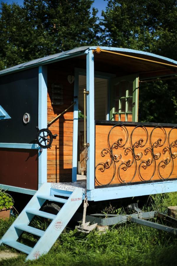 Campsite La Pangee Roulottes Hebergements Insolites Lansac (Gironde)
